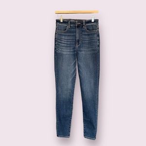 NWOT American Eagle Outfitters Women’s Highest rise jegging size 6 medium wash